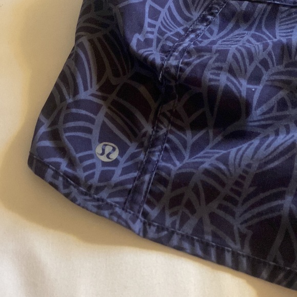 Lululemon size 4 shorts - Picture 3 of 6